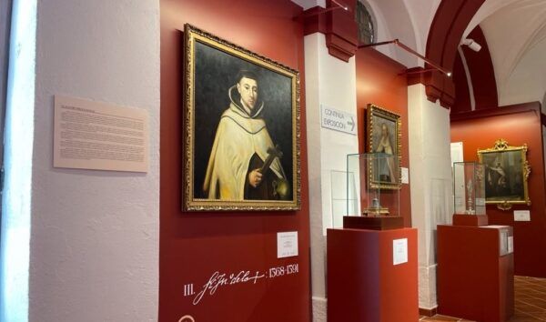 Interior del Convento San Juan de la Cruz en Alba de Tormes durante la exposición