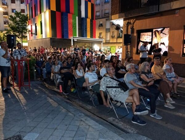 Asistentes disfrutando de proyecciones en el Festival de Cine Corto en Salamanca