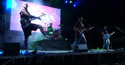 Actuación en el Festival Solo Ibérico en Guijuelo con músicos en el escenario