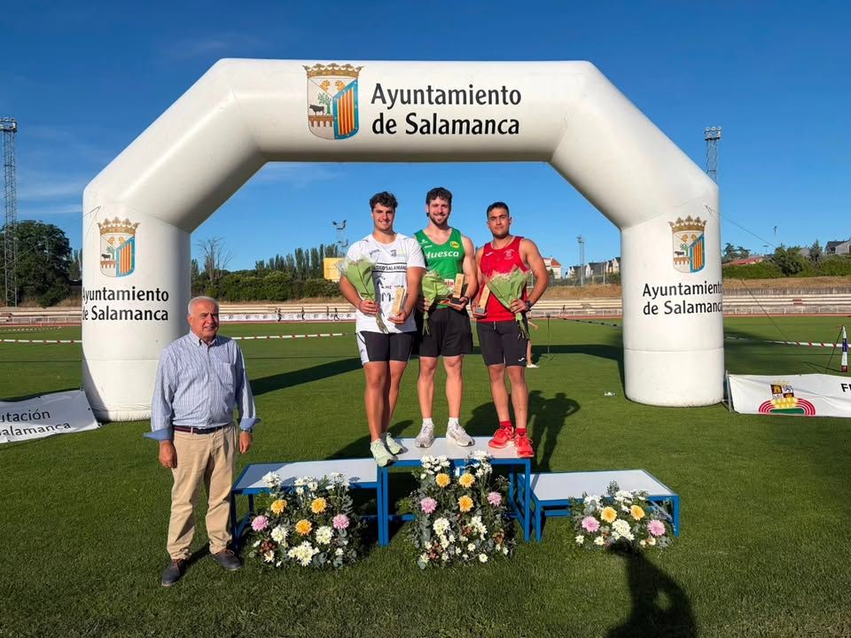 Ganadores del Gran Premio de Atletismo en Salamanca con trofeos