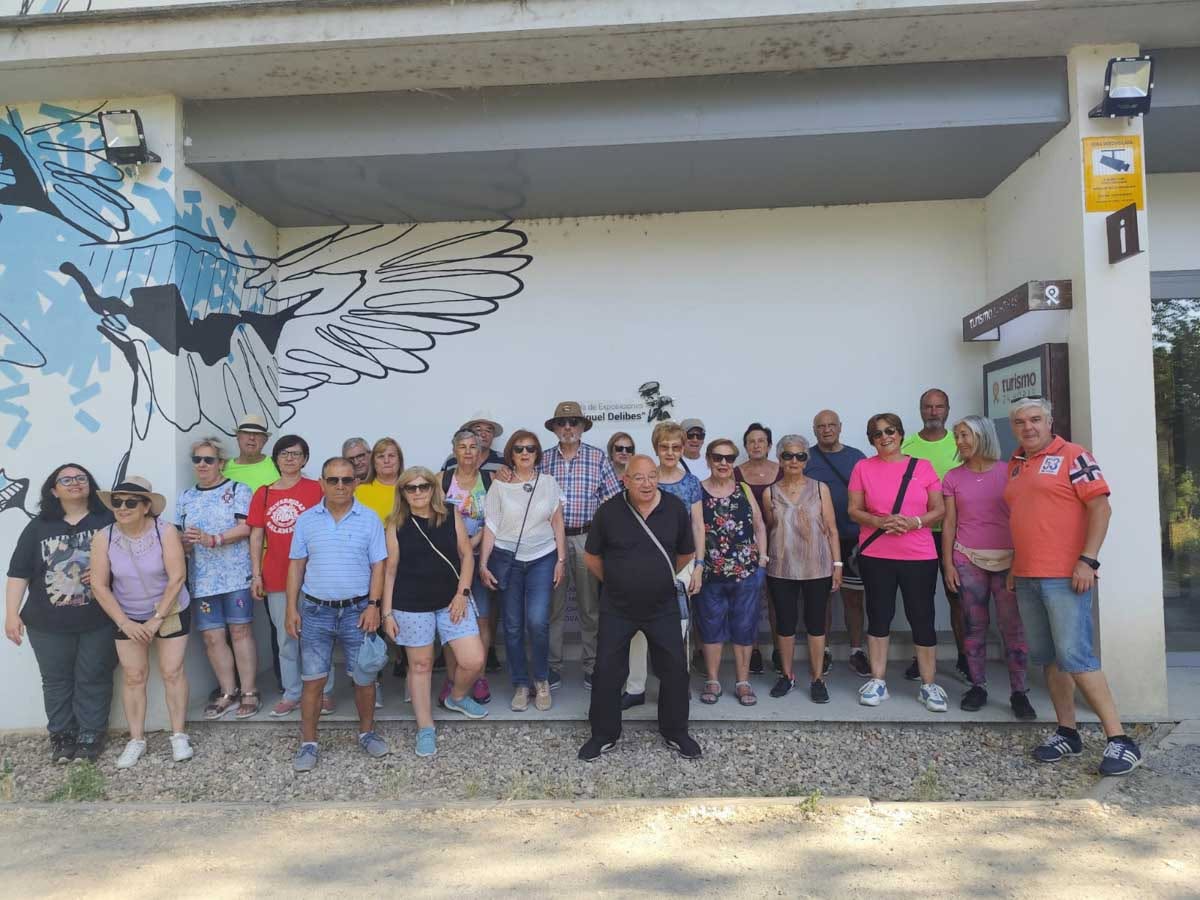 Grupo de personas en la Isla del Soto durante una jornada ambiental