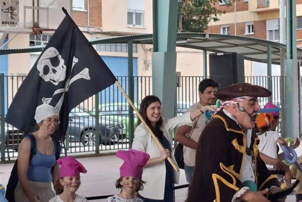 Concejala de Familia en evento de ludotecas con actividades para familias