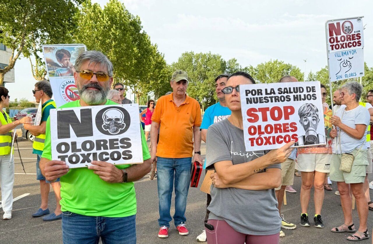 Vecinos de Villamayor protestan contra los olores tóxicos en la localidad