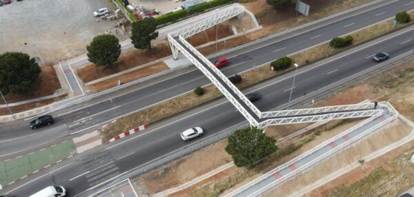 Vista aérea de la nueva pasarela peatonal en la Ronda Sur de Salamanca