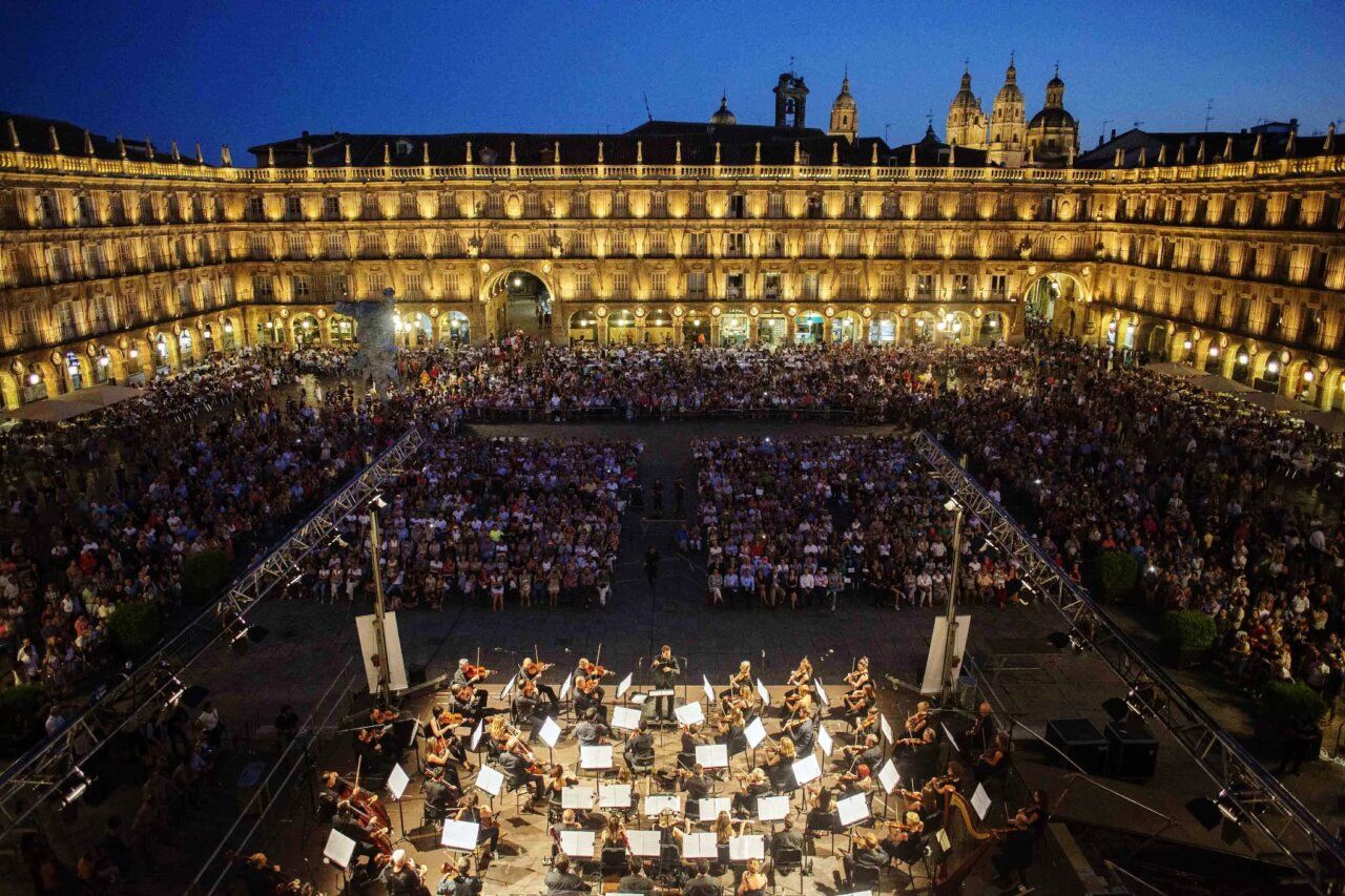 Concierto de la Orquesta Sinfónica de Castilla y León en la Plaza Mayor de Salamanca