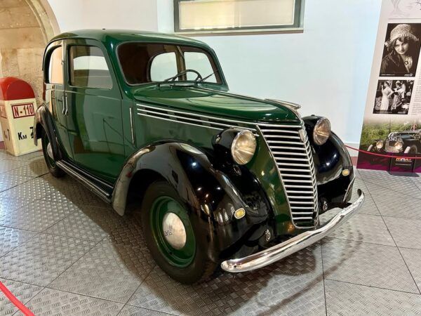 Pieza del mes en el museo, un FIAT 1100 de 1940 en exhibición.