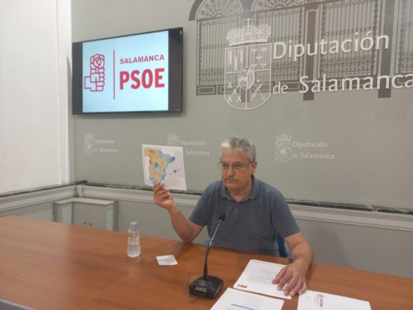 Fernando Rubio presentando un plan contra la despoblación en Salamanca