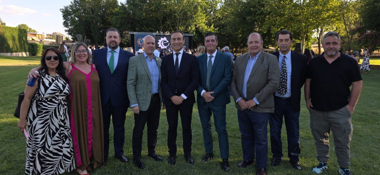 Grupo de personas en el evento de los premios Cabajosa Empresarial