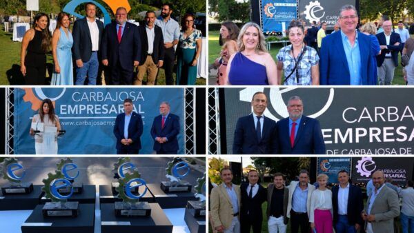 Acto de entrega de los XIV Premios Carbajosa Empresarial con asistentes y trofeos.