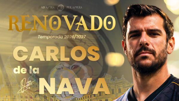 Carlos de la Nava con camiseta de Unionistas de Salamanca tras su renovación