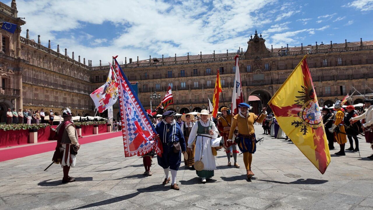 Desfile histórico en Salamanca con trajes de la época de los Tercios