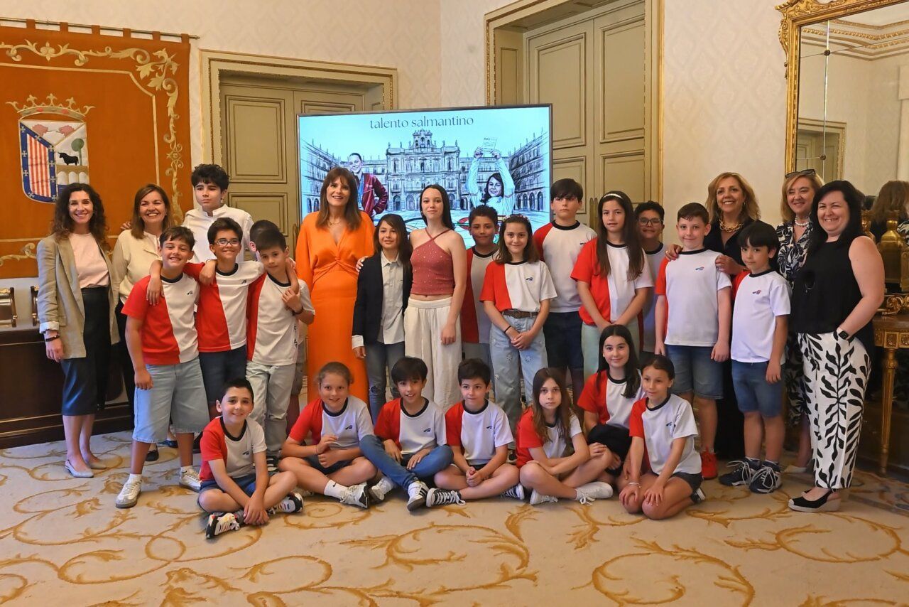 Julia Rufes y Sasha Álvarez en un evento en Salamanca con jóvenes