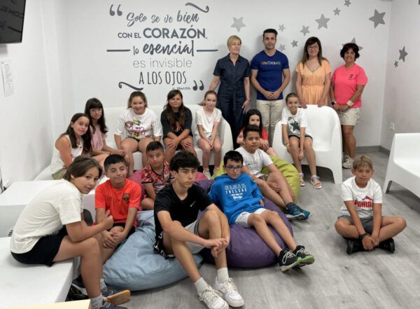Grupo de niños y jóvenes en el programa Verano en Guijuelo 2026