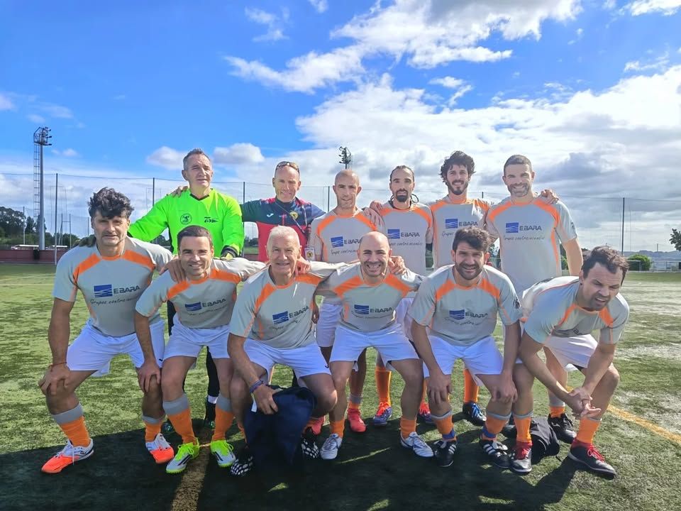 Equipo de veteranos del Servicio de Extinción de Incendios de Salamanca en el campeonato de Fútbol 7