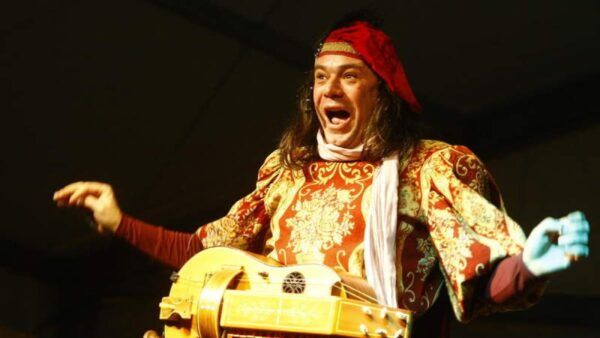 Actor en el VI Festival del Siglo de Oro de Salamanca interpretando un espectáculo