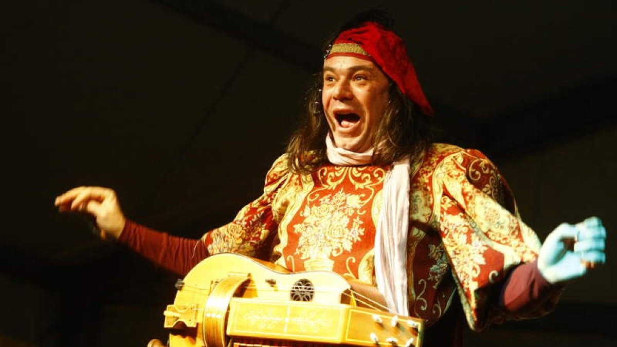 Actor en el VI Festival del Siglo de Oro de Salamanca interpretando un espectáculo