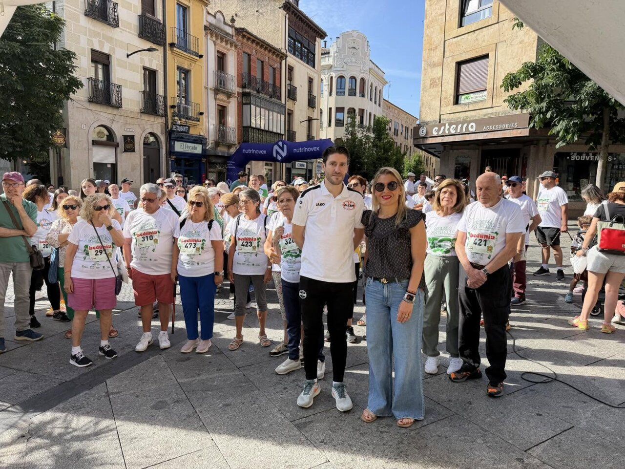 Grupo de personas participando en la VI Semana Savia en Salamanca