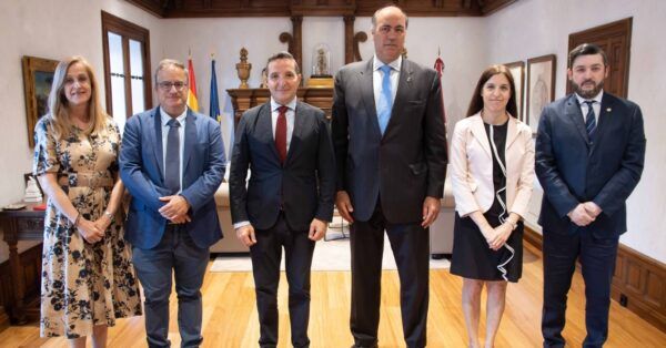 Visita del embajador argentino a la Universidad de Salamanca con autoridades