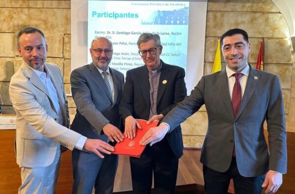 Participantes en la inauguración de programas sobre envejecimiento y neuropsicología en la UPSA