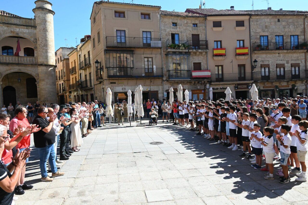 Minuto de silencio en la Plaza Mayor de Ciudad Rodrigo por Adrián Ibarra.