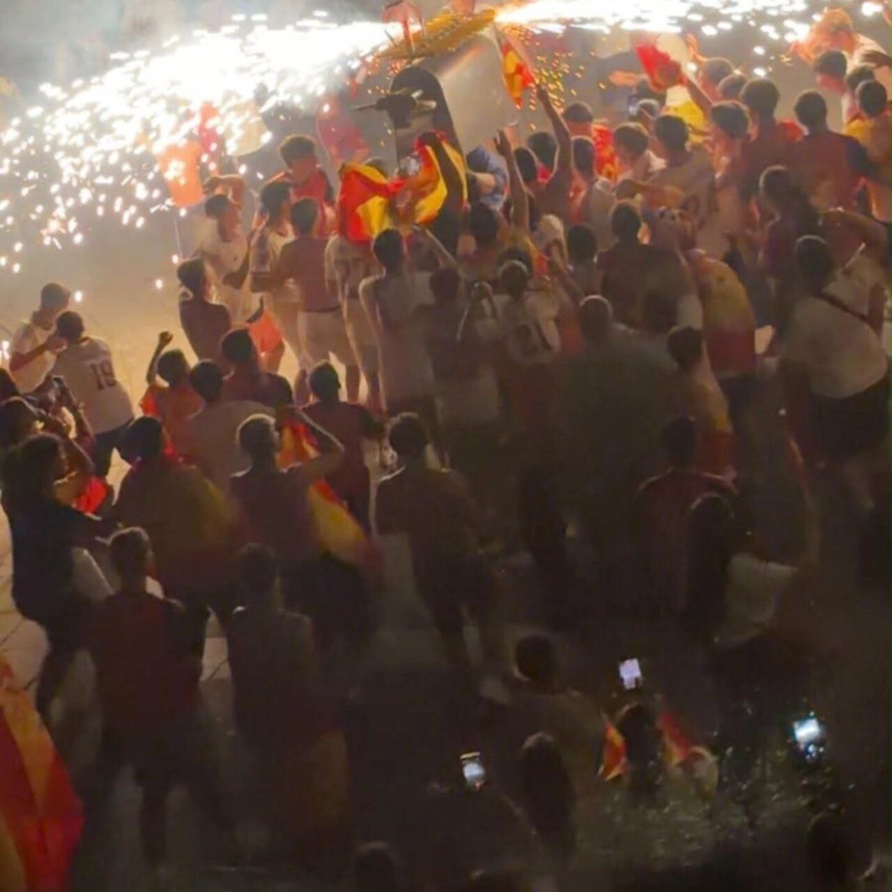 Celebración en la Plaza Mayor de Alba de Tormes tras el Mundial de España