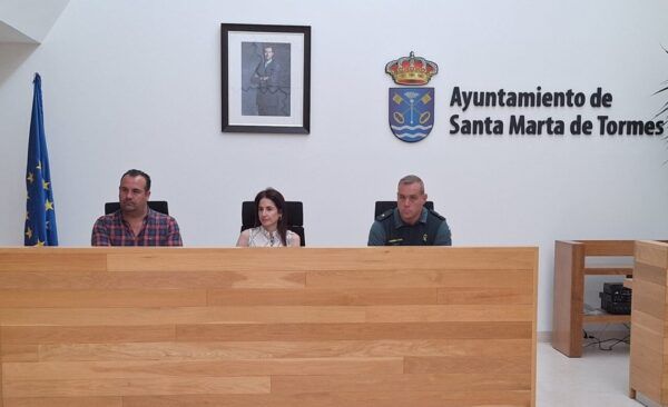 Reunión sobre seguridad en Santa Marta de Tormes con autoridades locales.