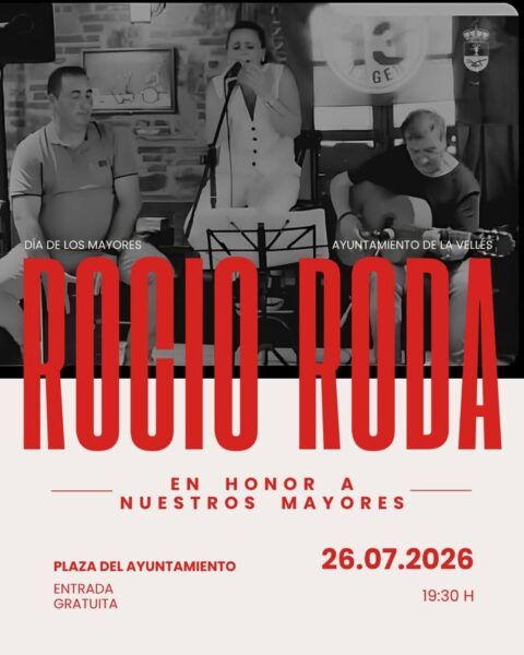 Rocio Roda actuando en directo para el Día de los Mayores