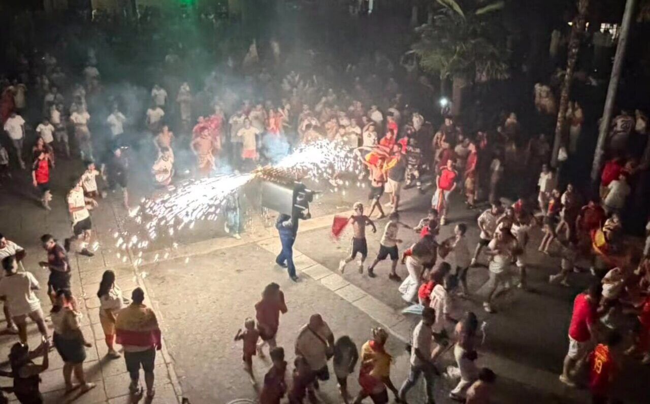 Celebración en la Plaza Mayor de Alba de Tormes tras el Mundial de España