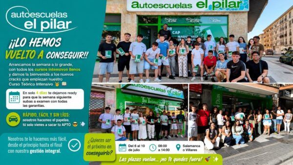Grupo de estudiantes con libros en autoescuelas El Pilar en Salamanca