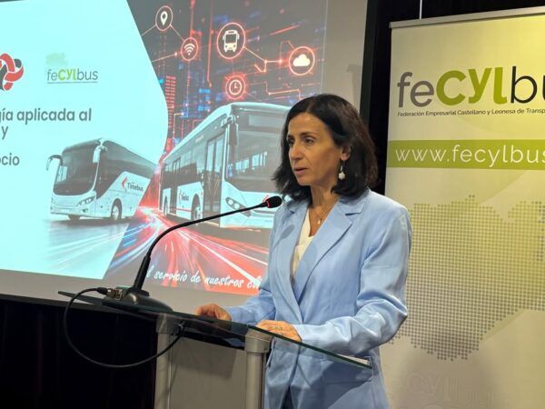 Presentación sobre movilidad sostenible en Castilla y León con autobuses
