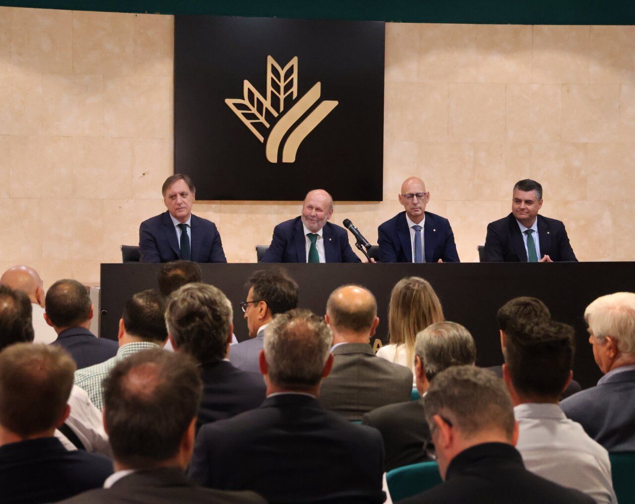 Presentación de la nueva imagen de marca de Caja Rural de Salamanca en su oficina principal.