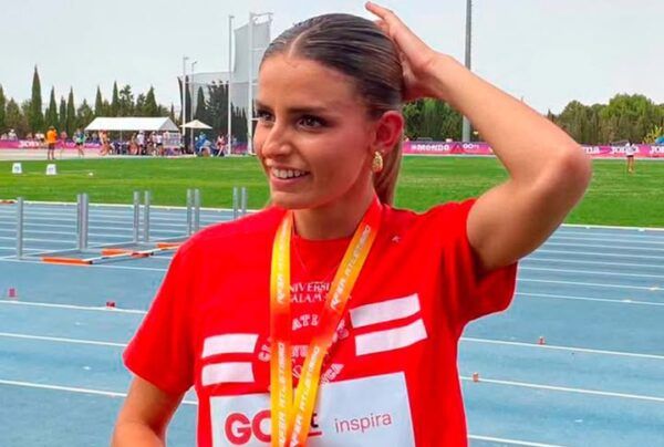 Carla Rodríguez con medalla de bronce en atletismo