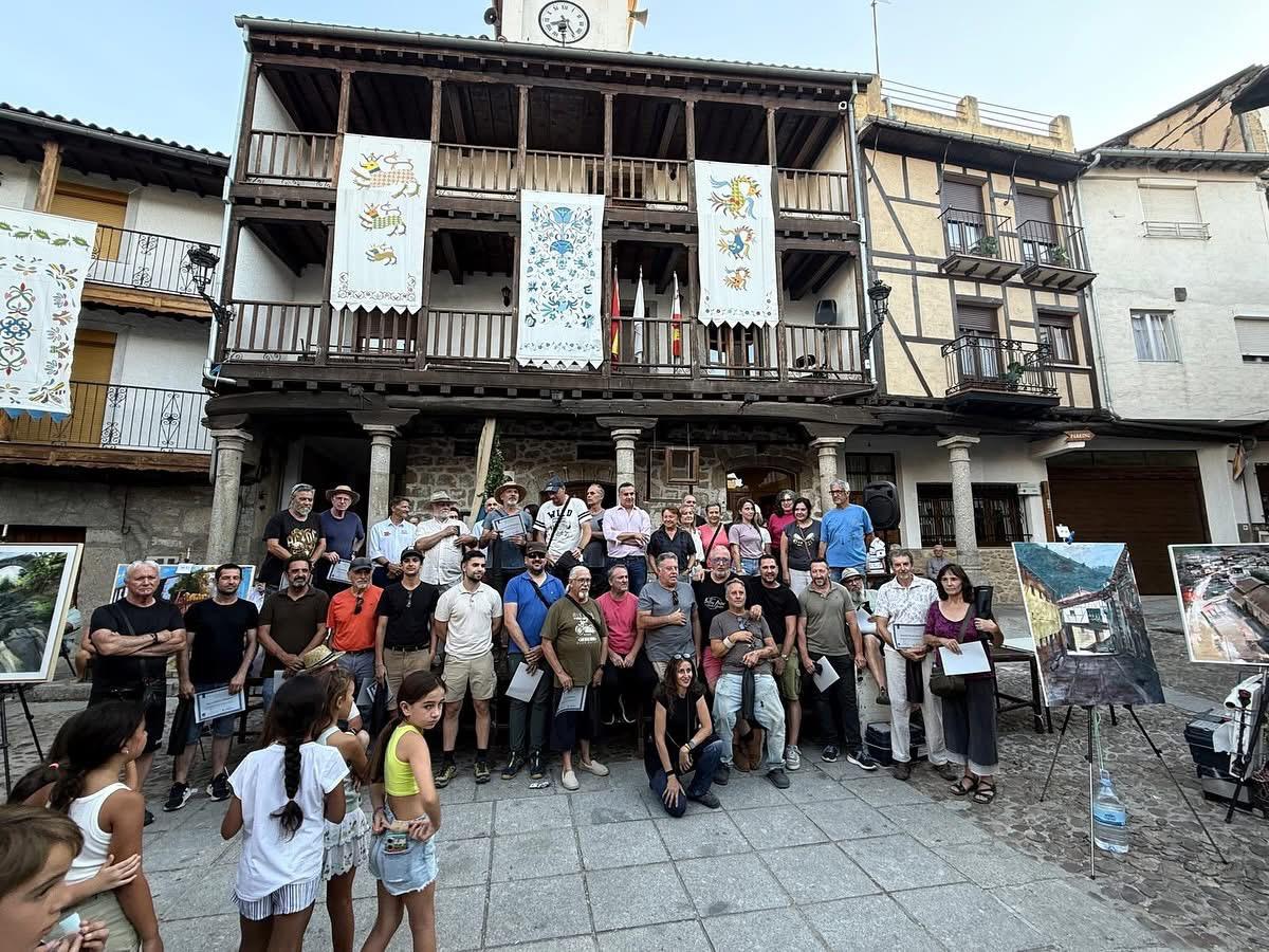 Participantes del certamen de pintura rápida en San Esteban de la Sierra