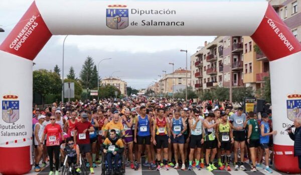 Participantes en la salida del XIV Circuito de Carreras Populares en Salamanca