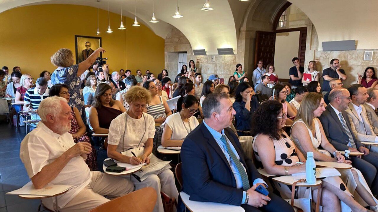 Asistentes a un curso sobre neuropsicología y envejecimiento saludable