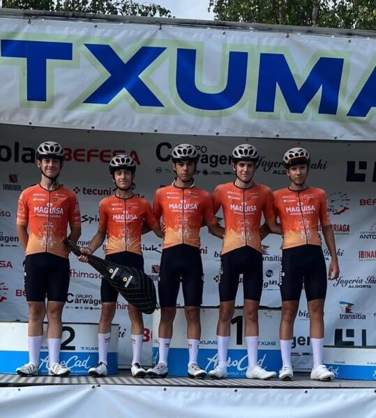 Equipo cadete de Maguisa Guijuelo en el Memorial Txuma en Euskadi