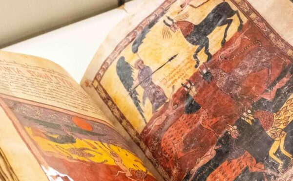 Facsímiles de códices medievales beatos en exposición