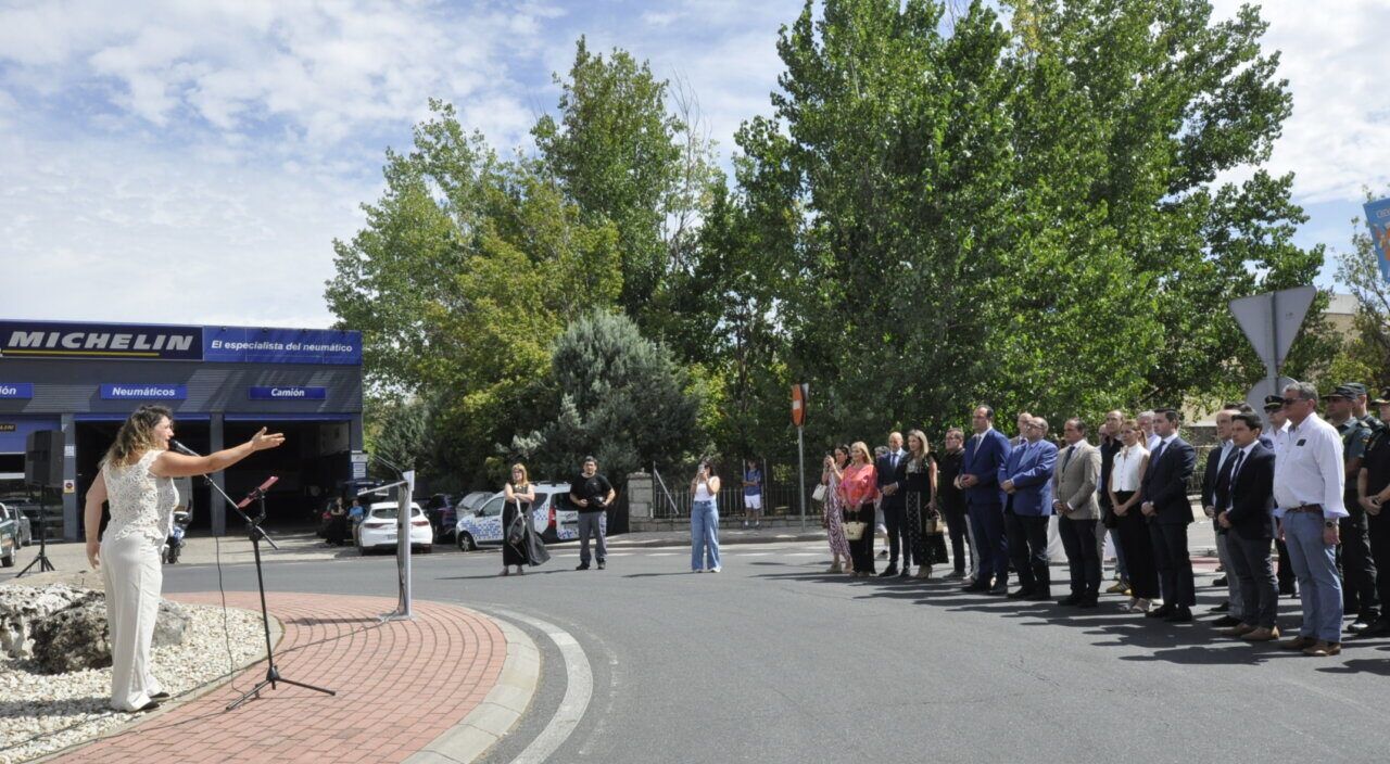 Acto de homenaje a las víctimas del terrorismo en la glorieta Miguel Ángel Blanco