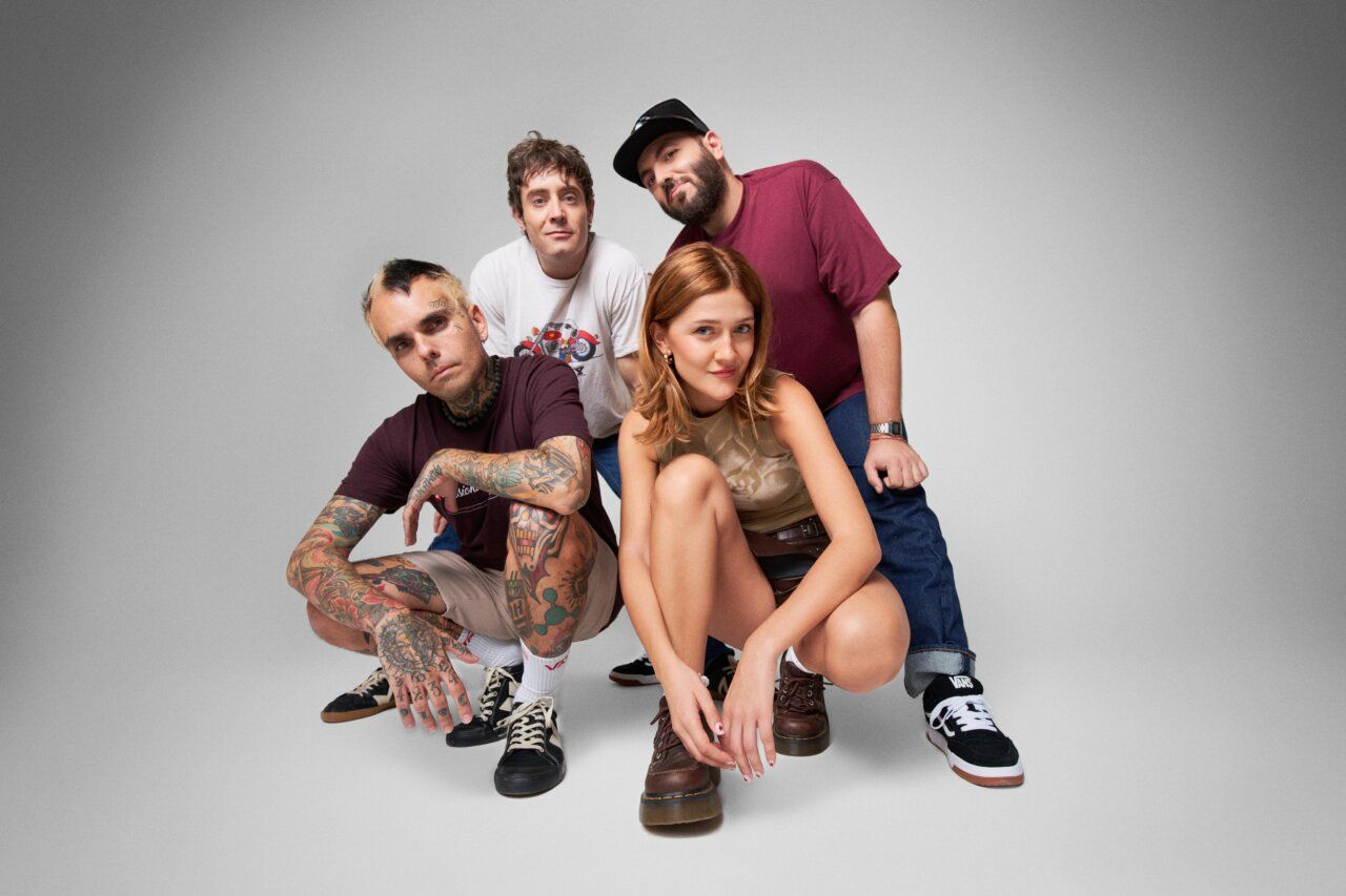 La La Love You, banda de pop-punk e indie rock en sesión de fotos.
