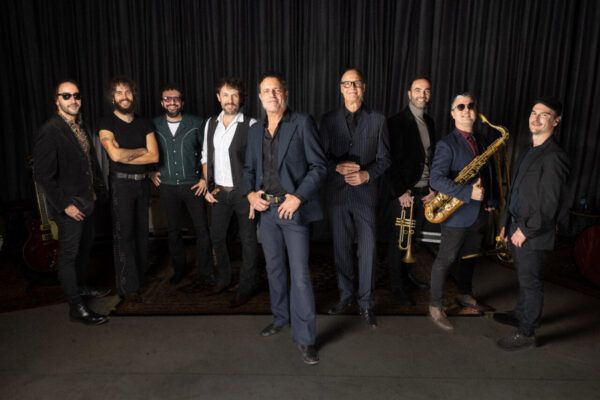 Fotografía de la banda M-Clan en su gira de 30 aniversario