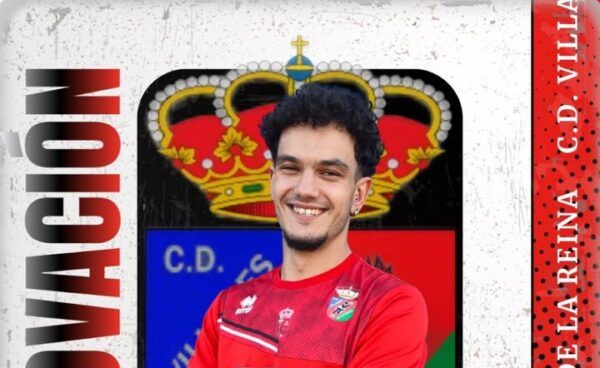 Jugador de fútbol MILLÁN con camiseta del CD Villares de la Reina