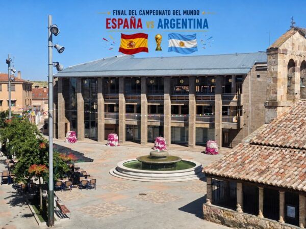Plaza Mayor con pantalla gigante para la final del Mundial de Fútbol