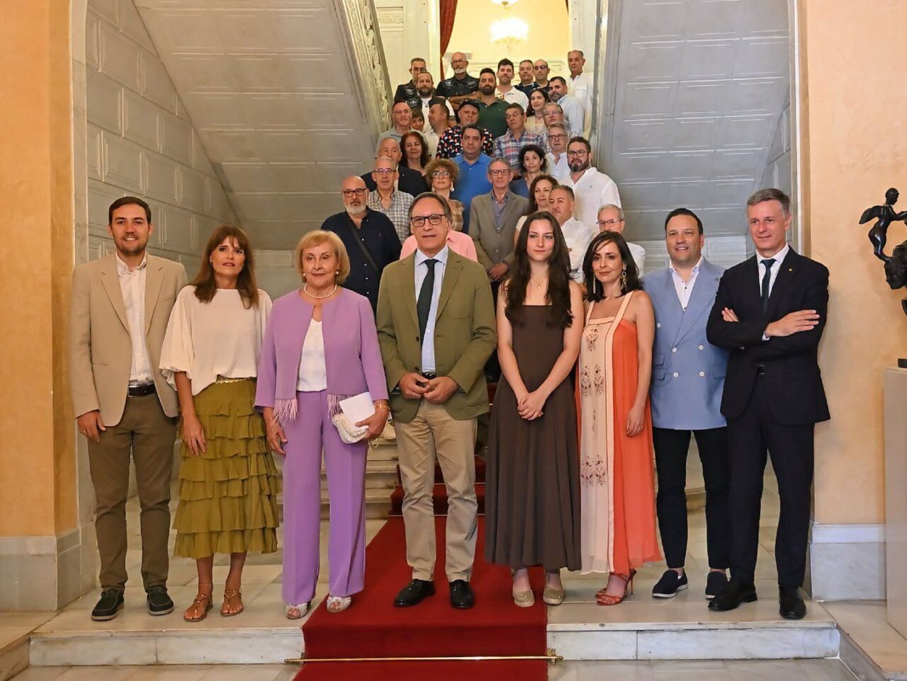Grupo de personas en un evento en honor a Santa María de la Vega