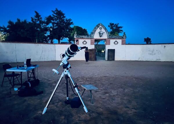 Telescopio en la finca Tellosancho durante la observación astronómica