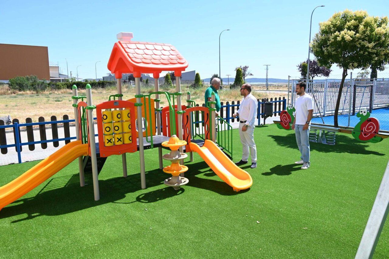 Nuevos juegos infantiles en el parque Hermanos García Carraffa