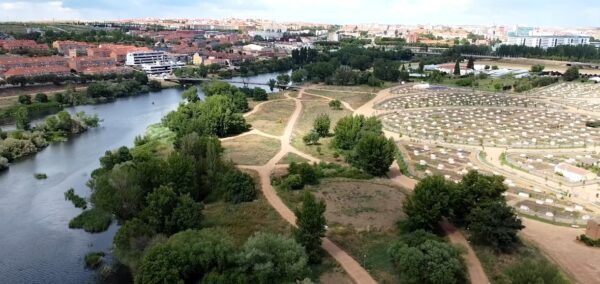 Vista aérea de la ribera del río Tormes en Salamanca