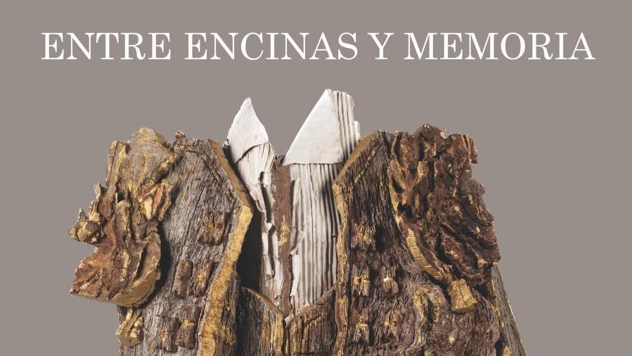 Escultura de madera recuperada en la exposición de Ángel Martín Carreño