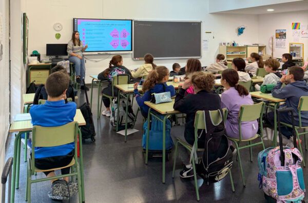 Estudiantes en un taller sobre prevención de la violencia en el aula