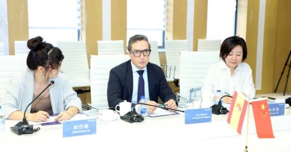 Reunión académica entre la Universidad de Salamanca y la Universidad de Ingeniería de Shanghai