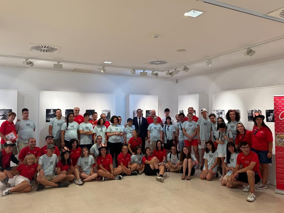 El alcalde de Salamanca con jóvenes en las Semicolonias Inclusivas de Verano Joven 2026